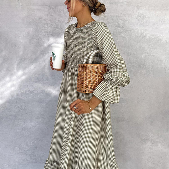 Grünes kariertes Maxikleid mit Rundhalsausschnitt