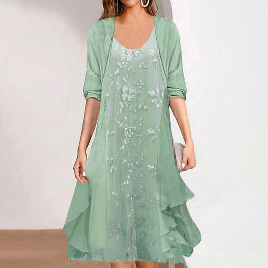 Graues Midikleid mit Rundhalsausschnitt und Oberbekleidung