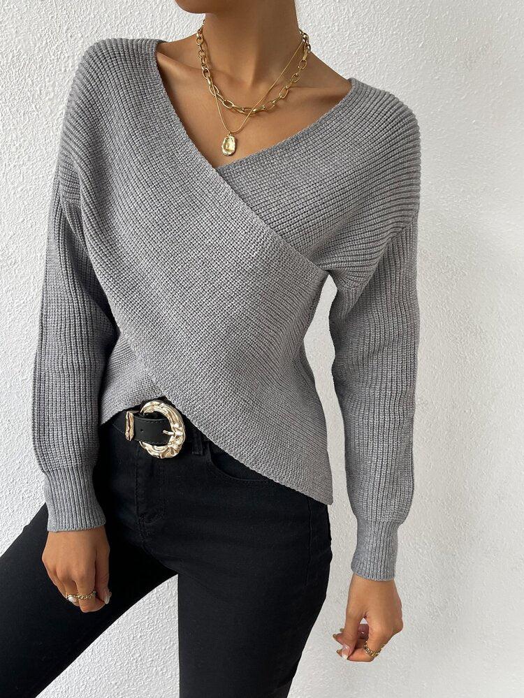 Grauer Strickpullover mit V-Ausschnitt und langen Ärmeln