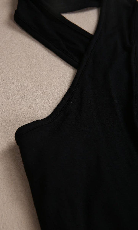 Tiefschwarzes verdrehtes ärmelloses Minikleid mit hohem Träger