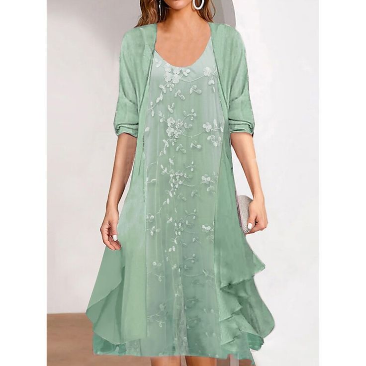 Graues Midikleid mit Rundhalsausschnitt und Oberbekleidung