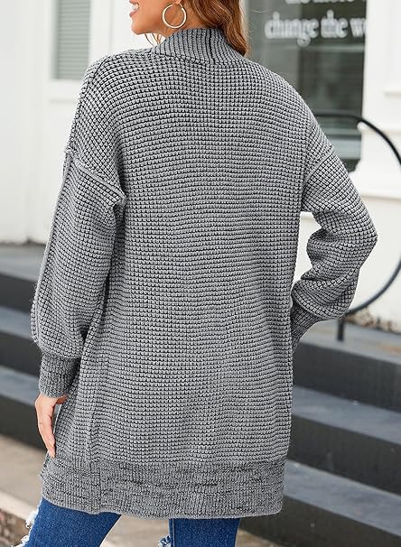 Graue einfarbige Strickjacke mit langen Ärmeln