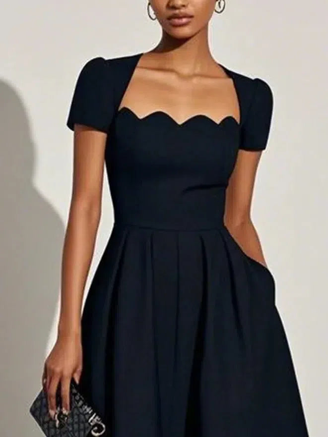 Marineblaues kurzärmeliges einfarbiges Midikleid